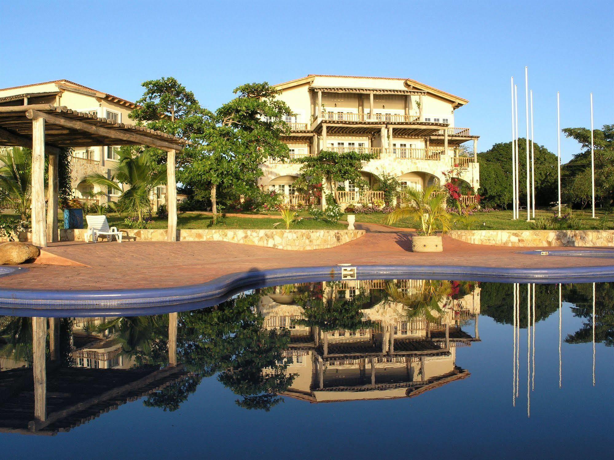 Marina Puesta Del Sol Hotel Aposentillo Exterior photo