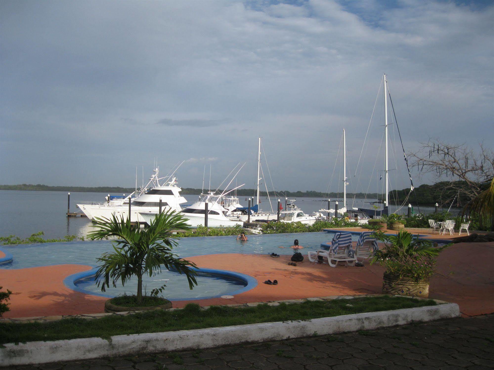 Marina Puesta Del Sol Hotel Aposentillo Exterior photo