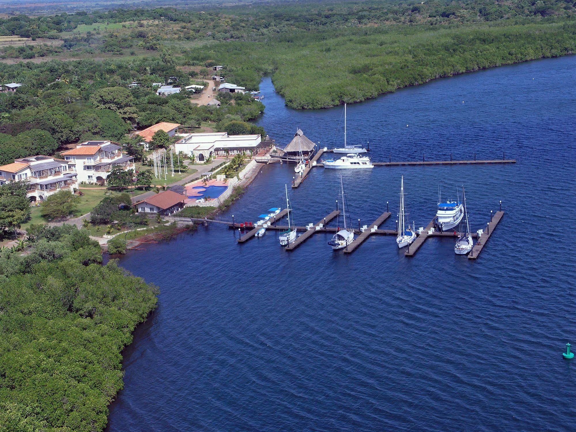 Marina Puesta Del Sol Hotel Aposentillo Exterior photo